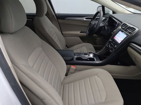 Used 2019 Ford Fusion SE FWD image 21