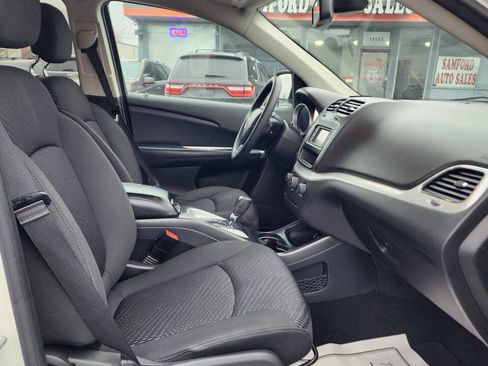 Used 2018 Dodge Journey SE w/ Blacktop Package image 16