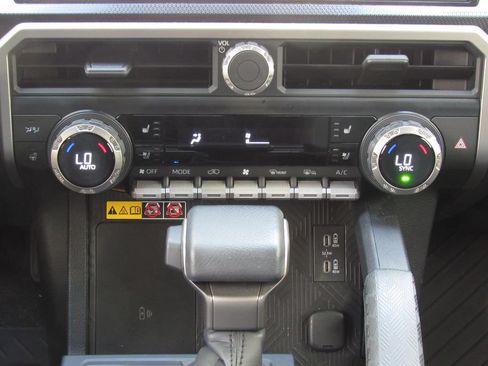 Certified 2026 Toyota 4Runner Limited AWD/4WD image 33