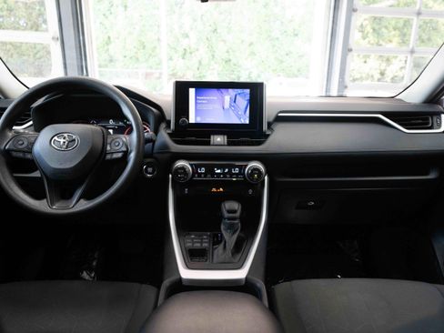 Used 2025 Toyota RAV4 XLE AWD/4WD image 20