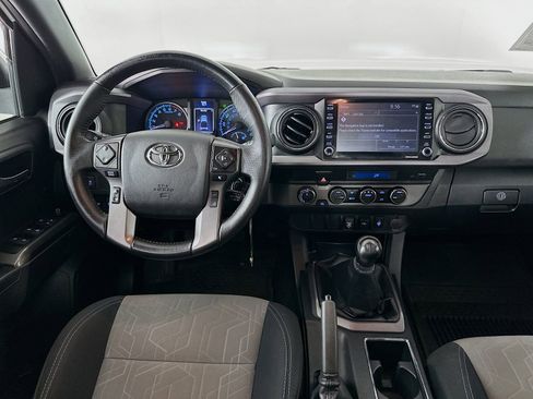 Used 2022 Toyota Tacoma TRD Off-Road AWD/4WD image 21