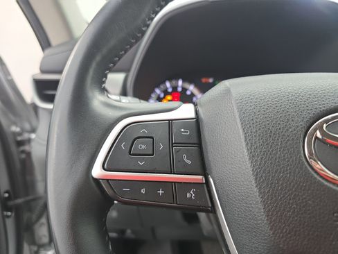 Used 2023 Toyota Highlander L image 18