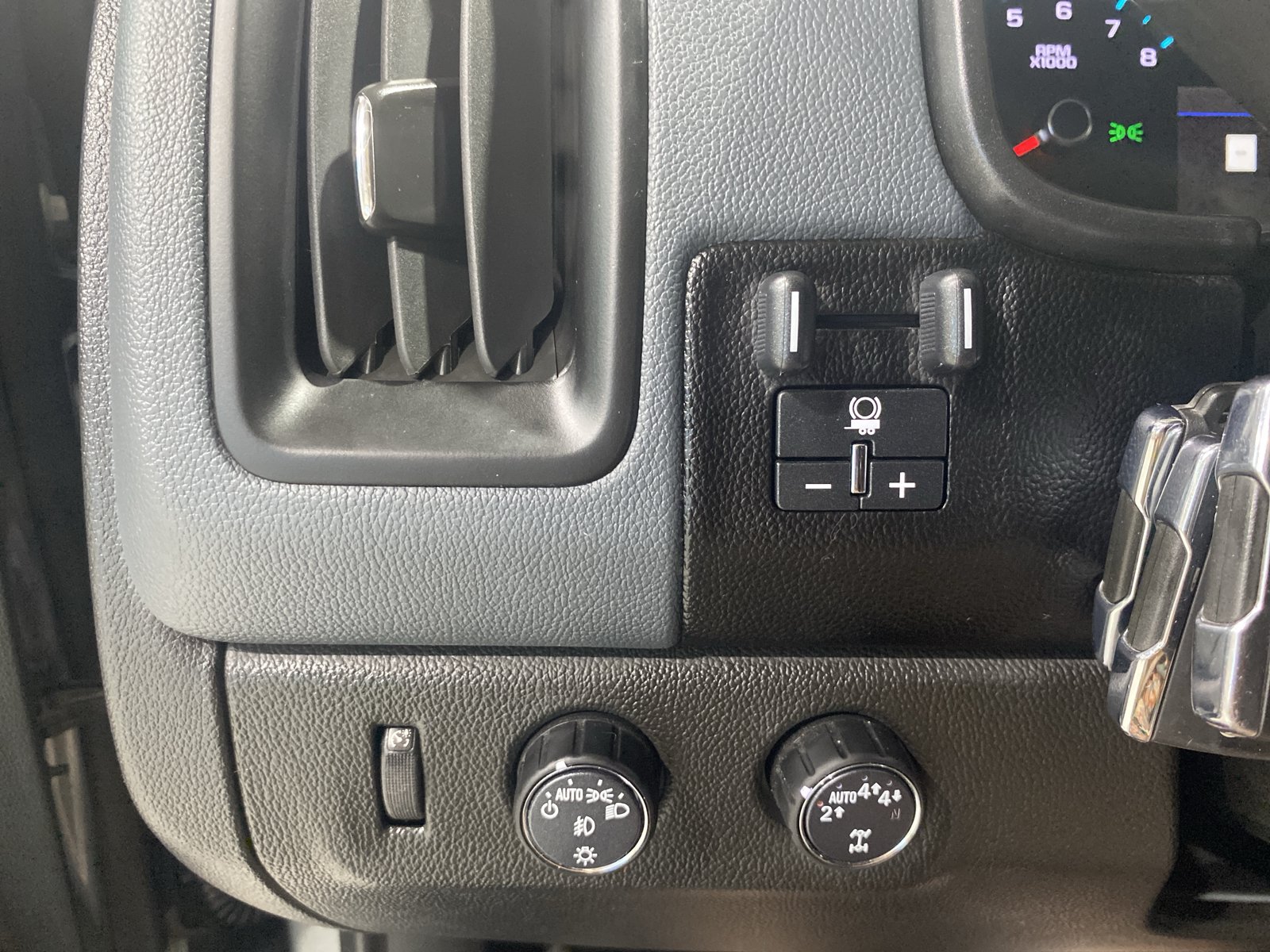 Used 2022 Chevrolet Colorado Z71 AWD/4WD image 25
