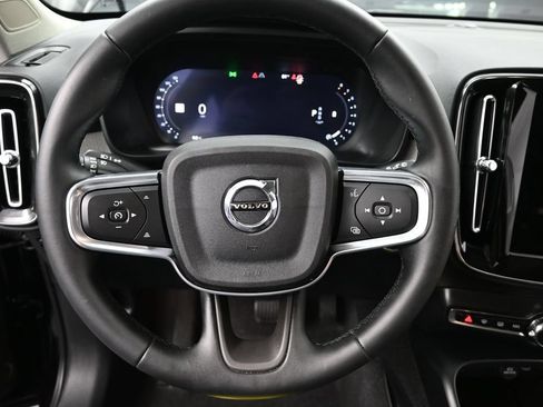 Used 2025 Volvo XC40 B5 Core AWD/4WD image 19