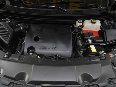 Used 2020 Chevrolet Traverse LT image 35