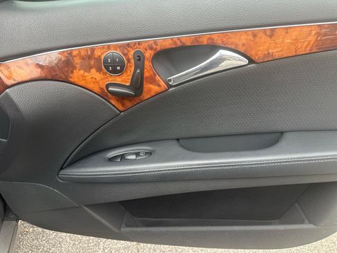 Used 2005 Mercedes-Benz E 320 Sedan image 12