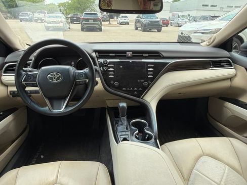 Used 2018 Toyota Camry XLE w/ Audio Package FWD image 7