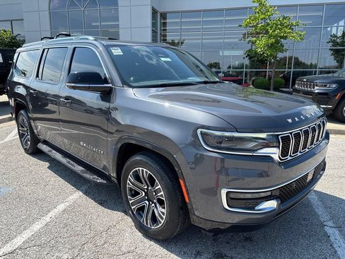 Used 2023 Jeep Wagoneer L 4WD w/ Premium Group I image 4