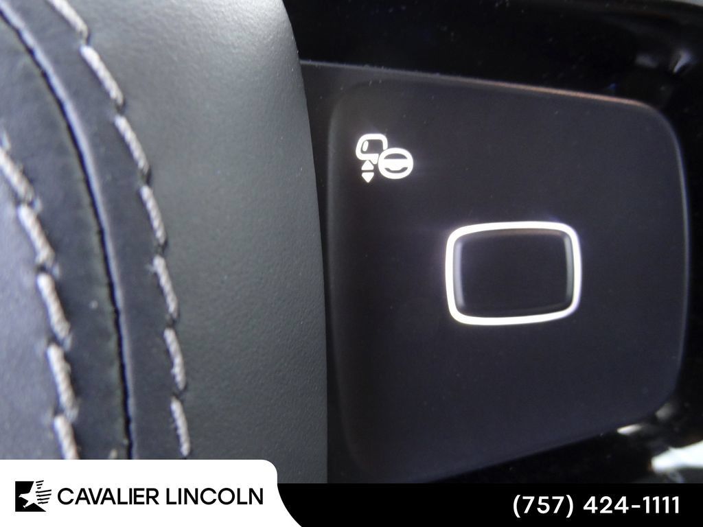 Used 2026 Lincoln Navigator L Premier AWD/4WD image 24