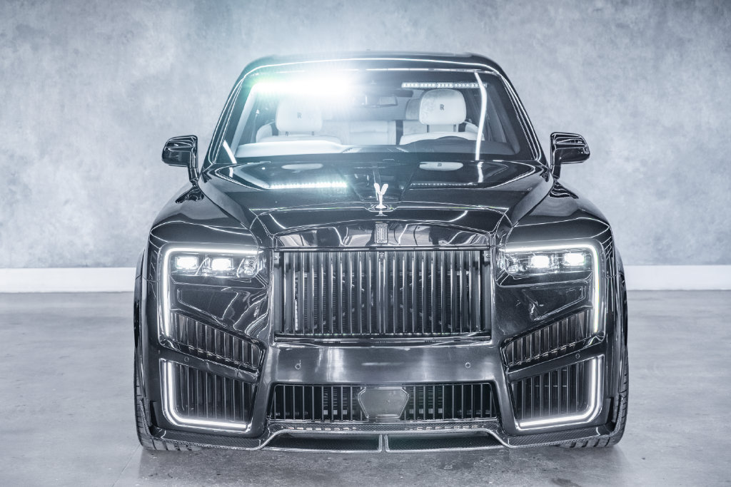 Used 2025 Rolls-Royce Cullinan AWD/4WD image 3