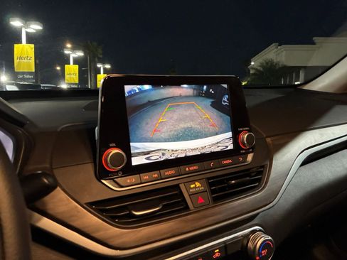 Used 2025 Nissan Altima 2.5 SV image 25