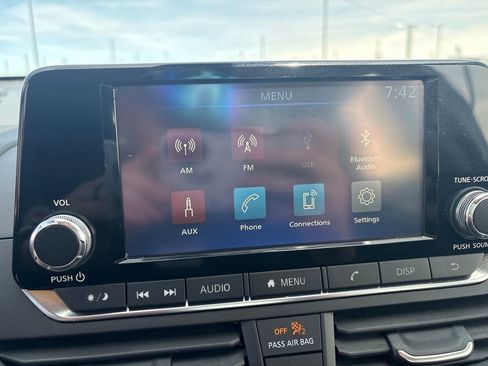 Used 2024 Nissan Altima 2.5 S FWD image 19
