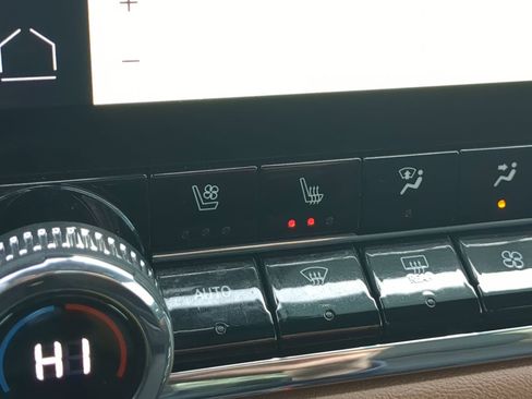 Used 2024 GMC Canyon AT4 w/ AT4 Premium Package image 22