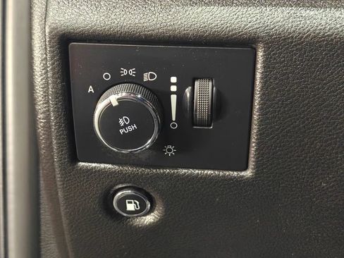 Used 2021 Jeep Grand Cherokee Laredo image 40