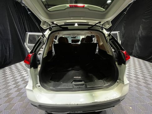 Used 2019 Nissan Rogue S image 34