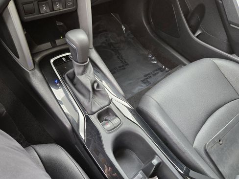 Used 2025 Toyota Corolla Cross XLE AWD/4WD image 25