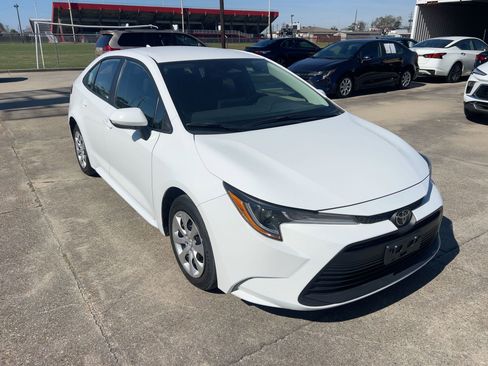 Used 2025 Toyota Corolla LE image 11