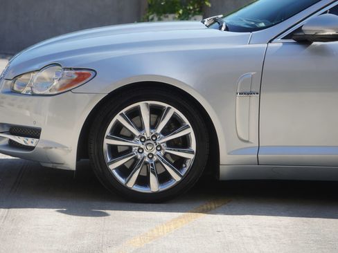 Used 2011 Jaguar XF Premium RWD image 22