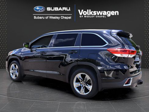Used 2018 Toyota Highlander Limited Platinum AWD/4WD image 5