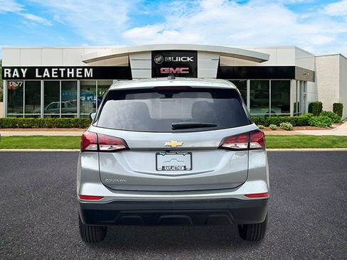 Used 2023 Chevrolet Equinox LS FWD image 4