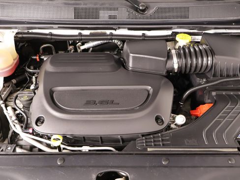 Used 2023 Chrysler Pacifica Limited FWD image 22