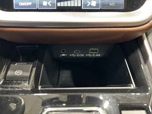 Used 2023 Subaru Outback Touring w/ Popular Package #2 image 23