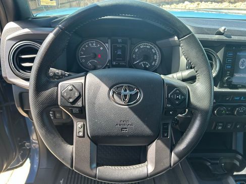 Used 2019 Toyota Tacoma TRD Off-Road w/ TRD Premium Off Road Package AWD/4WD image 21