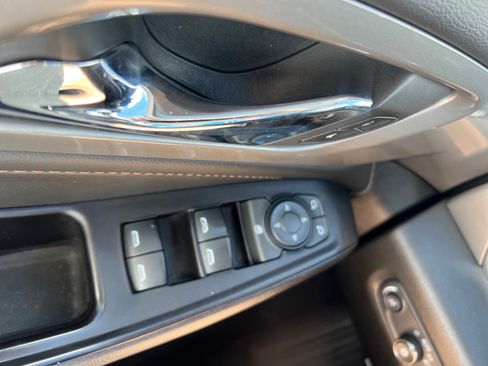 Used 2020 Chevrolet Traverse LT w/ LT Premium Package FWD image 14