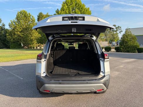 Certified 2023 Nissan Rogue SV w/ SV Premium B Package AWD/4WD image 5