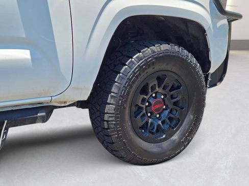 Used 2020 Toyota Tacoma SR RWD image 12