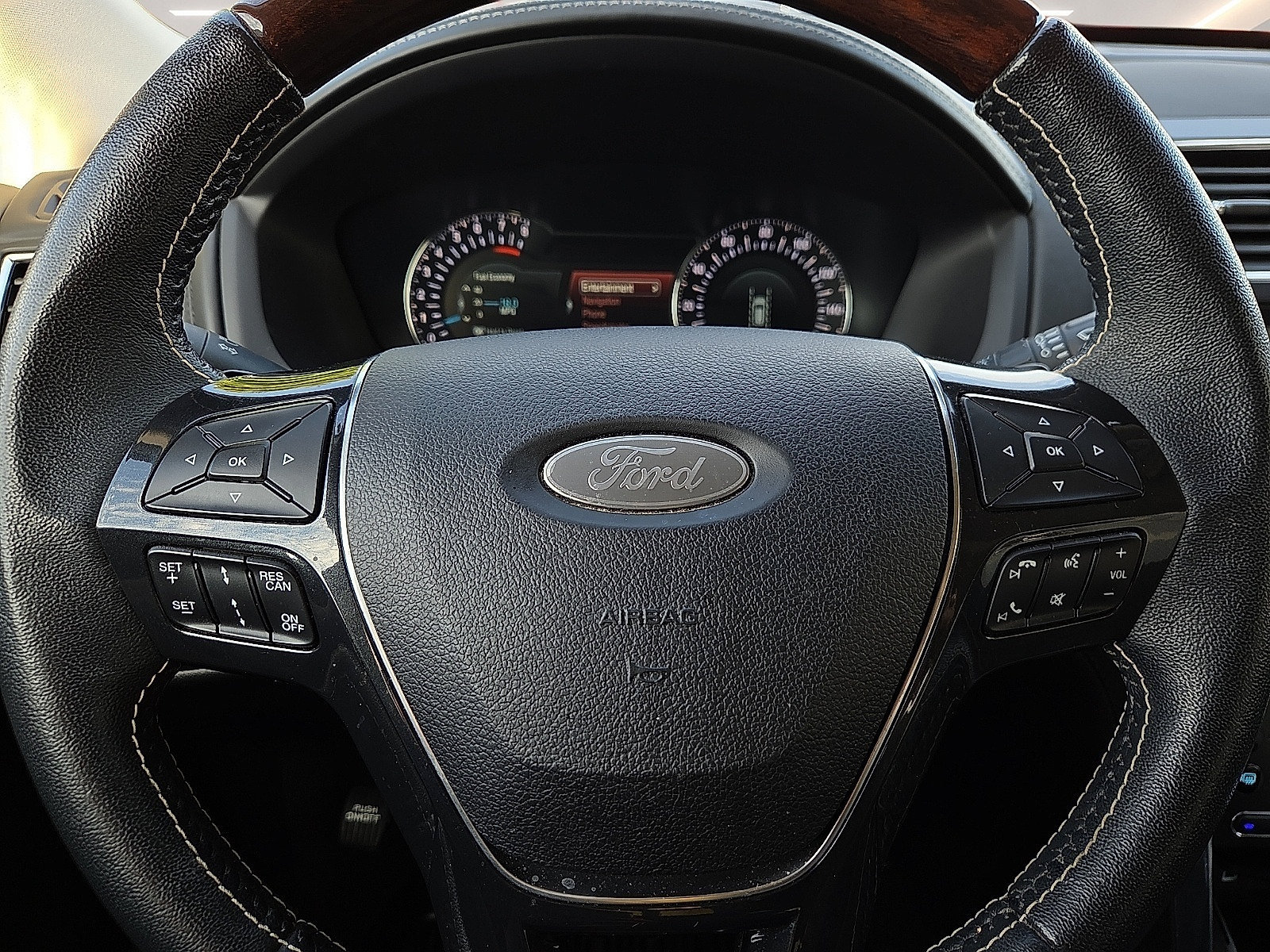 Used 2018 Ford Explorer Platinum AWD/4WD image 24
