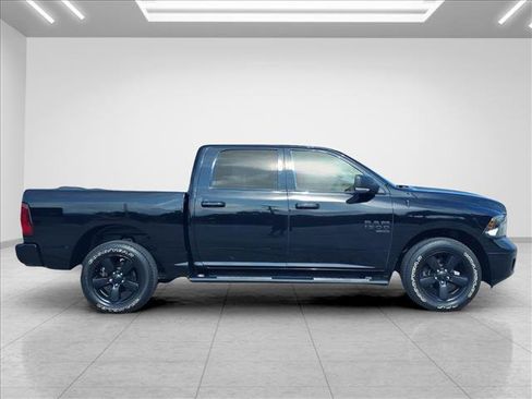 Used 2022 RAM 1500 Classic SLT w/ Electronics Convenience Group AWD/4WD image 12