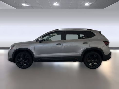New 2026 Volkswagen Taos SE FWD image 2