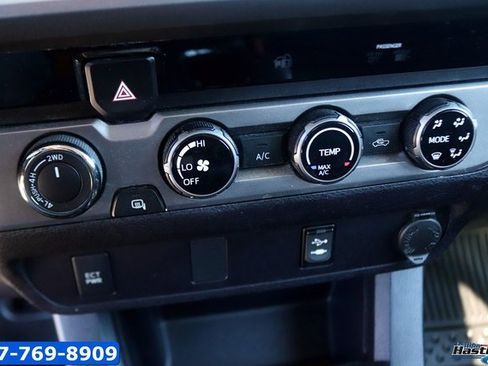 Used 2017 Toyota Tacoma SR5 image 17