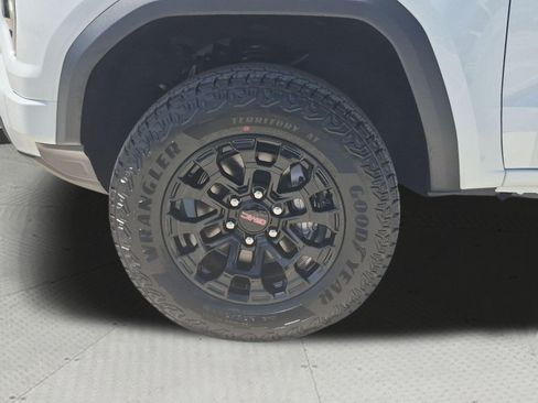 New 2026 GMC Canyon Elevation w/ Convenience Package RWD image 32