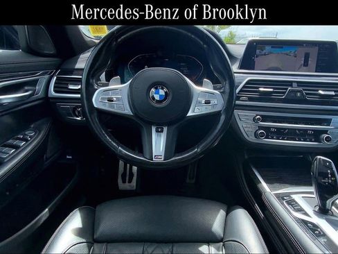 Used 2021 BMW 750i xDrive w/ M Sport Package AWD/4WD image 5