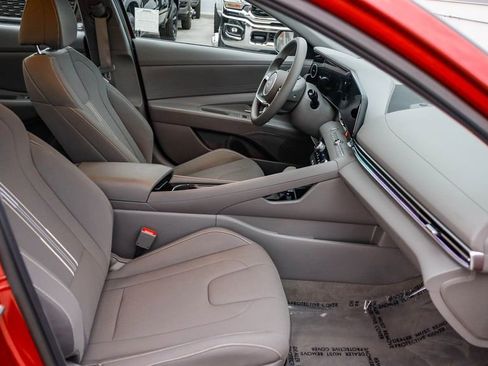 Used 2024 Hyundai Elantra Blue image 17