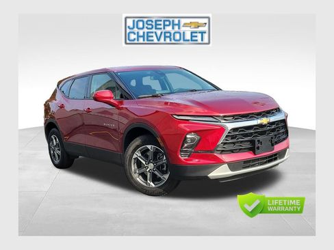 Used 2025 Chevrolet Blazer LT AWD/4WD image 1