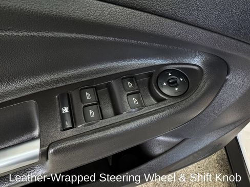 Used 2018 Ford Escape SE w/ SE Sport Appearance Package AWD/4WD image 11