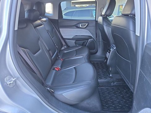 Used 2022 Jeep Compass Latitude image 16