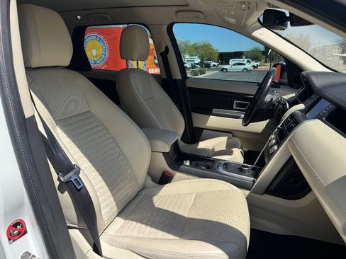 Used 2018 Land Rover Discovery Sport HSE Luxury image 12