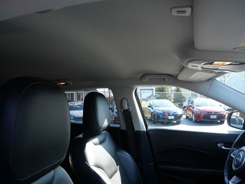 Used 2018 Jeep Compass Latitude w/ Cold Weather Group image 30