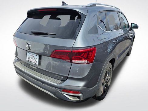 Used 2022 Volkswagen Taos SE image 4
