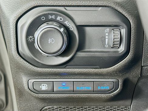 Used 2023 Jeep Wrangler Unlimited AWD/4WD image 16