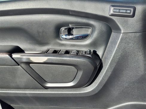 Used 2021 Nissan Titan PRO-4X w/ Pro-4x Convenience Package image 10