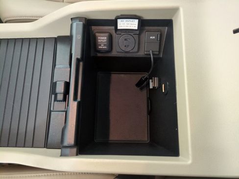 Used 2010 Honda Pilot Touring image 25