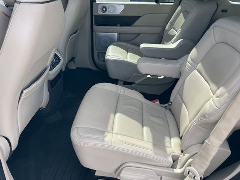 Used 2020 Lincoln Navigator Reserve w/ Luxury Package image 13