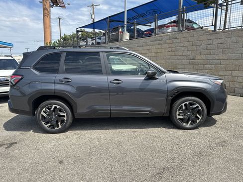 New 2025 Subaru Forester Premium image 2