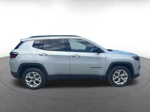 Used 2025 Jeep Compass Latitude AWD/4WD image 13