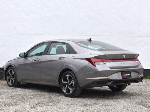 Used 2023 Hyundai Elantra SEL w/ Convenience Package FWD image 2